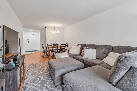 Photo 7 at 410 - 812 Burnhamthorpe Road, Markland Wood, Toronto