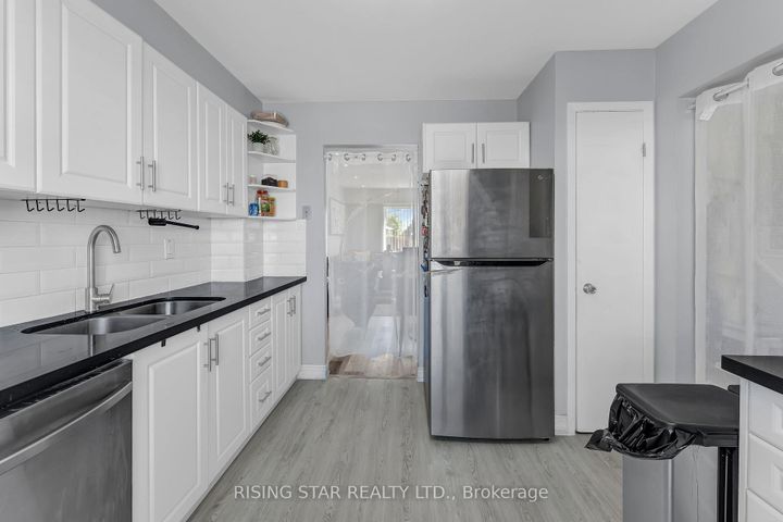 Photo 9 at 2 - 7440 GOREWAY Drive, Malton, Mississauga