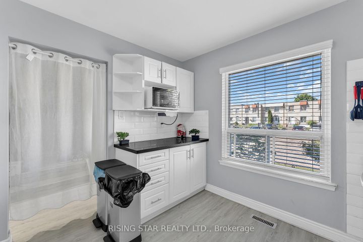 Photo 11 at 2 - 7440 GOREWAY Drive, Malton, Mississauga