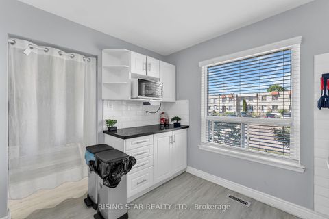 Photo 11 at 2 - 7440 GOREWAY Drive, Malton, Mississauga