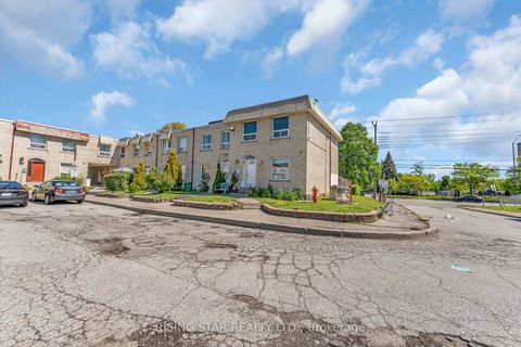 Photo 32 at 2 - 7440 GOREWAY Drive, Malton, Mississauga