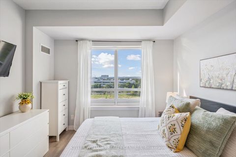 Photo 10 at 902 - 9245 Jane Street, Maple, Vaughan