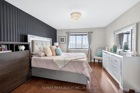 Photo 27 at 99 Alexie Way, Vellore Village, Vaughan