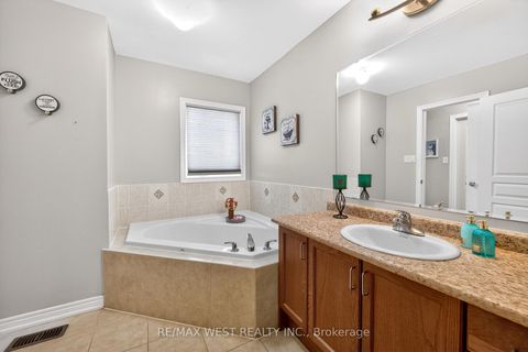 Photo 31 at 99 Alexie Way, Vellore Village, Vaughan