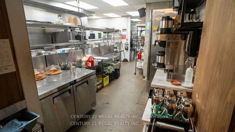 Photo 12 at 337 KING Street W, Waterfront Communities C1, Toronto