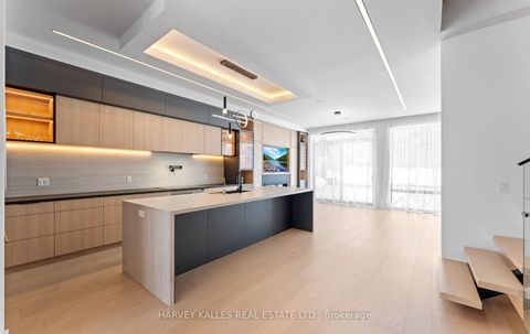 Photo 6 at 656 Oriole Parkway, Eglinton, Toronto