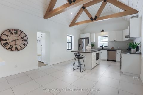 Photo 15 at 19572 Centre Street, Rural East Gwillimbury, East Gwillimbury