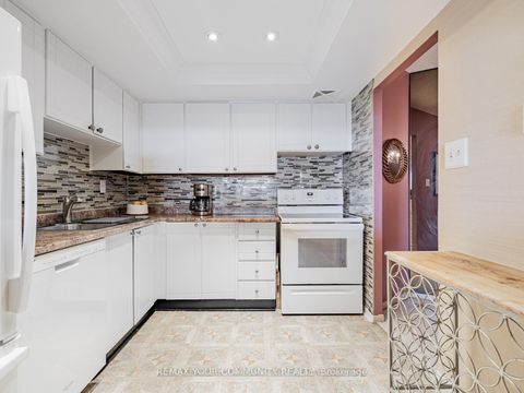 Photo 14 at 508 - 7811 Yonge Street, Royal Orchard, Markham