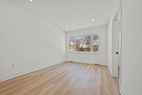 Photo 11 at 340 Albany Avenue, Casa Loma, Toronto