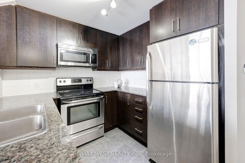 Photo 4 at 627 - 15 James Finlay Way, CFB, Toronto