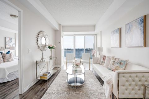 Photo 11 at 627 - 15 James Finlay Way, CFB, Toronto