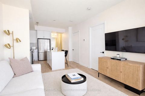 Photo 8 at 907 - 9000 Jane Street, Concord, Vaughan