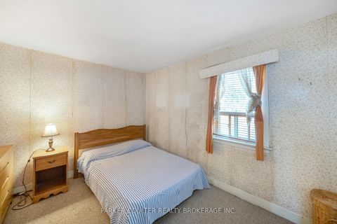 Photo 11 at 26 Larchmount Avenue, South Riverdale, Toronto