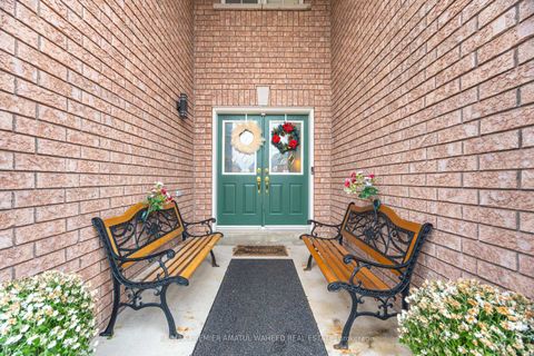 Photo 4 at 3 Imperial Crown Lane, Shore, Barrie