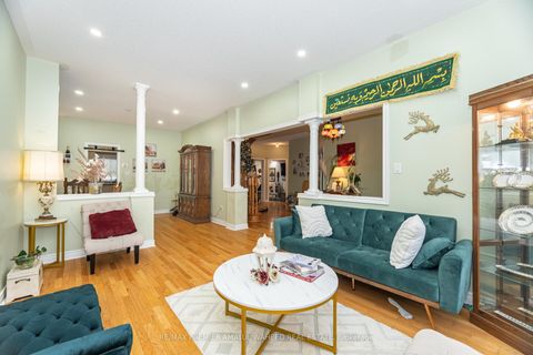 Photo 8 at 3 Imperial Crown Lane, Shore, Barrie