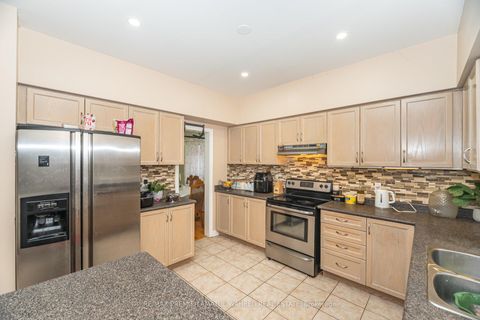 Photo 11 at 3 Imperial Crown Lane, Shore, Barrie