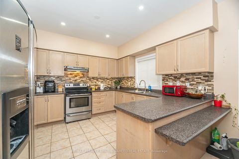 Photo 13 at 3 Imperial Crown Lane, Shore, Barrie