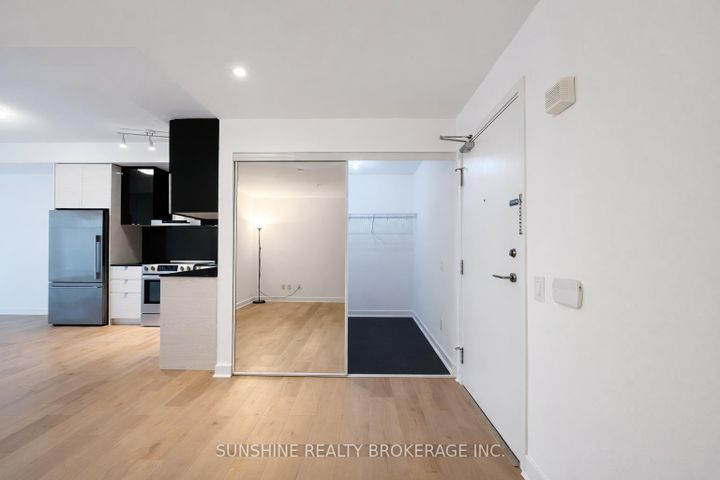 Photo 10 at 223 - 72 Esther Shiner Boulevard, Bayview Village, Toronto