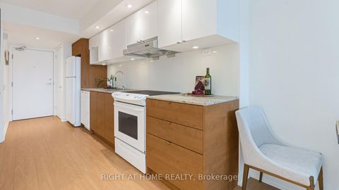 Photo 14 at 317 - 121 McMahon Drive, Bayview Village, Toronto