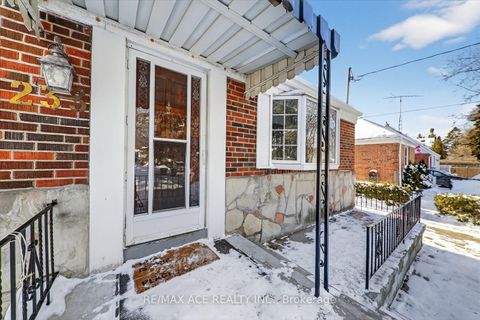 Photo 4 at 233 Oakridge Drive, Cliffcrest, Toronto