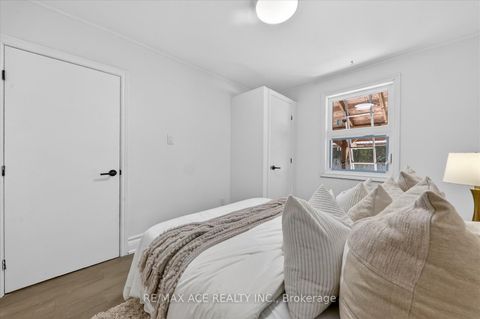 Photo 20 at 233 Oakridge Drive, Cliffcrest, Toronto