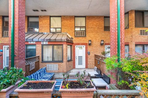 Photo 1 at #10 - 2112 Queen Street E, The Beaches, Toronto