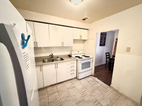 Photo 4 at 206 - 825 Kennedy Road, Ionview, Toronto