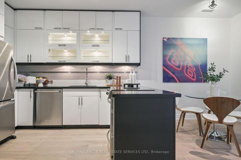 Photo 5 at 904 - 393 King Street W, Waterfront Communities C1, Toronto