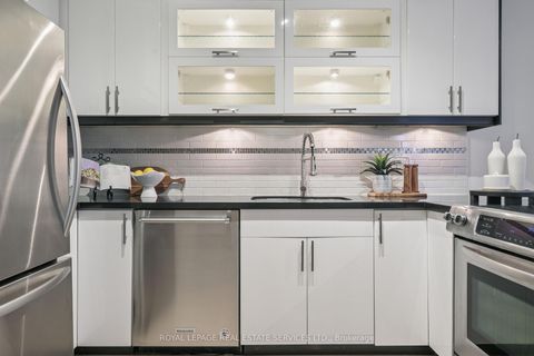 Photo 6 at 904 - 393 King Street W, Waterfront Communities C1, Toronto