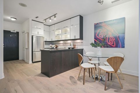 Photo 10 at 904 - 393 King Street W, Waterfront Communities C1, Toronto