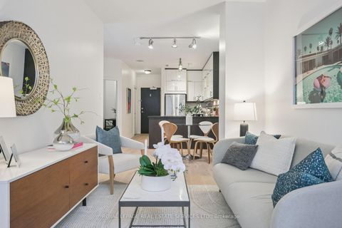 Photo 12 at 904 - 393 King Street W, Waterfront Communities C1, Toronto