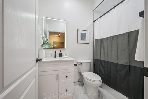 Photo 13 at 904 - 393 King Street W, Waterfront Communities C1, Toronto