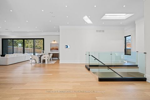 Photo 6 at 82 Donhill Crescent, Kleinburg, Vaughan