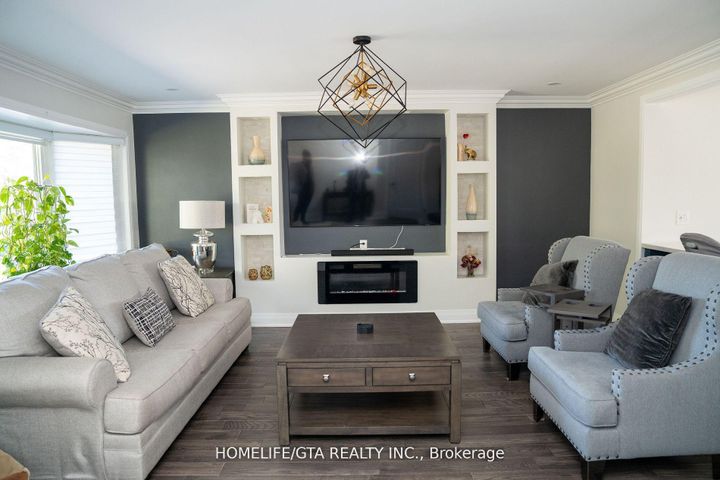 Photo 1 at 439 Rossland Road W, McLaughlin, Oshawa