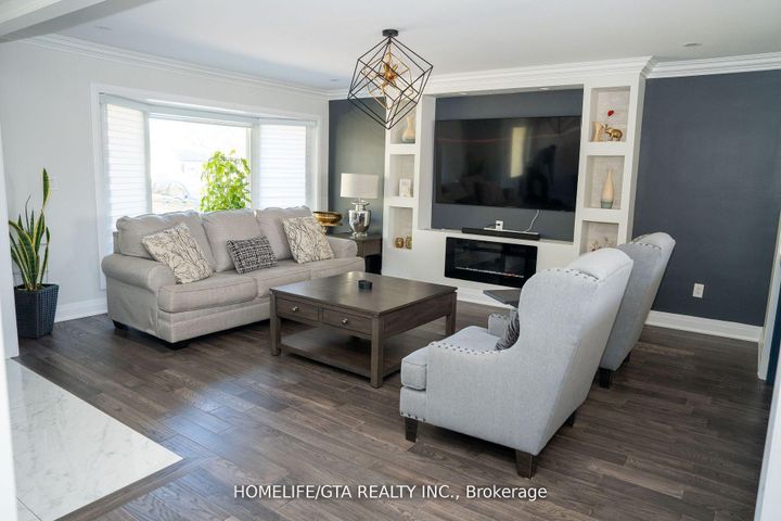 Photo 2 at 439 Rossland Road W, McLaughlin, Oshawa