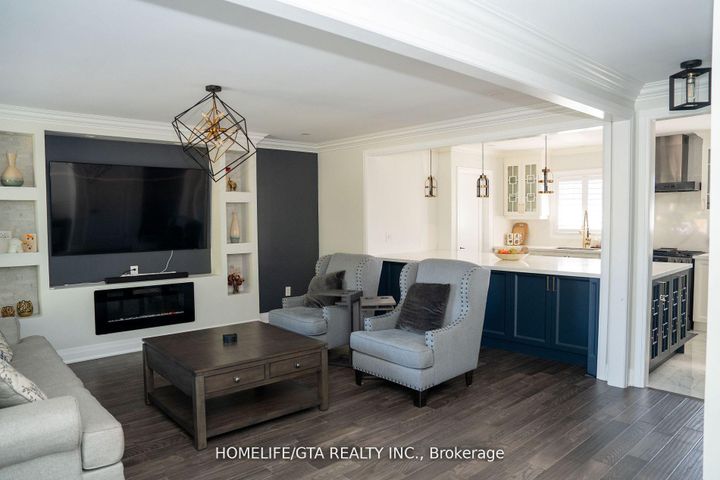 Photo 4 at 439 Rossland Road W, McLaughlin, Oshawa