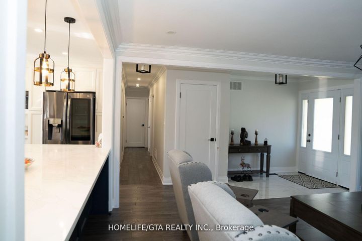 Photo 8 at 439 Rossland Road W, McLaughlin, Oshawa