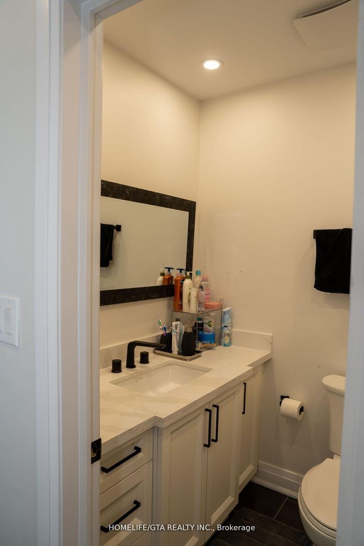 Photo 10 at 439 Rossland Road W, McLaughlin, Oshawa