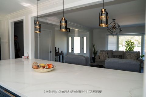 Photo 6 at 439 Rossland Road W, McLaughlin, Oshawa