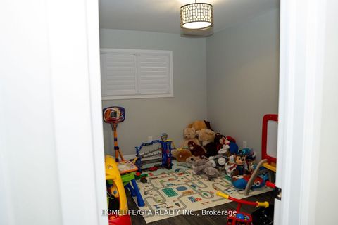 Photo 15 at 439 Rossland Road W, McLaughlin, Oshawa