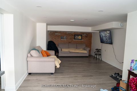 Photo 17 at 439 Rossland Road W, McLaughlin, Oshawa