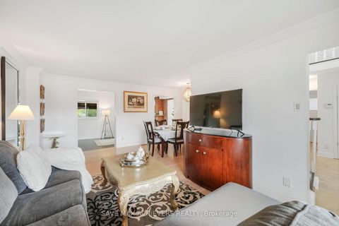 Photo 5 at 4024 Longo Circle E, Malton, Mississauga