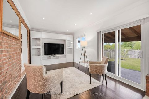 Photo 9 at 4024 Longo Circle E, Malton, Mississauga