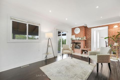 Photo 10 at 4024 Longo Circle E, Malton, Mississauga