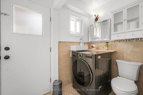 Photo 11 at 4024 Longo Circle E, Malton, Mississauga