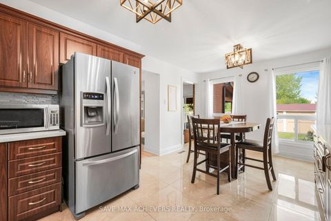 Photo 13 at 4024 Longo Circle E, Malton, Mississauga