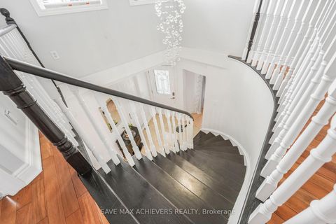 Photo 16 at 4024 Longo Circle E, Malton, Mississauga