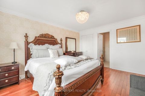 Photo 18 at 4024 Longo Circle E, Malton, Mississauga