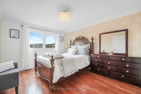 Photo 19 at 4024 Longo Circle E, Malton, Mississauga