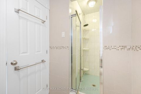 Photo 21 at 4024 Longo Circle E, Malton, Mississauga